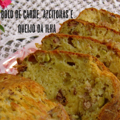 Bolo de Carne, Azeitonas, e Queijo da Ilha